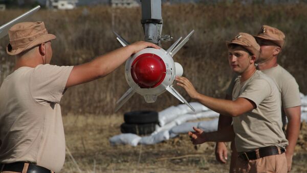 Militares russos na base aérea em Hmeymim, na Síria - Sputnik Brasil