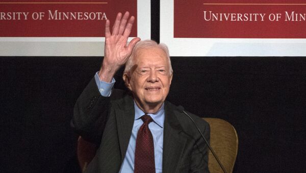 Former President Jimmy Carter waves after participating in a tribute to former Vice President Walter Mondale in Washington, Tuesday, Oct. 20, 2015. - Sputnik Brasil