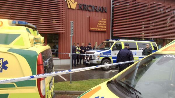 A polícia sueca isolou a escola onde um mascarado com uma espada atingiu cinco pessoas. - Sputnik Brasil