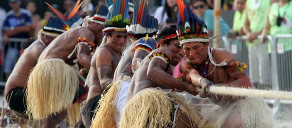 Disputa do cabo de guerra, modalidade que será disputada no I Jogos Mundiais dos Povos Indígenas. - Sputnik Brasil
