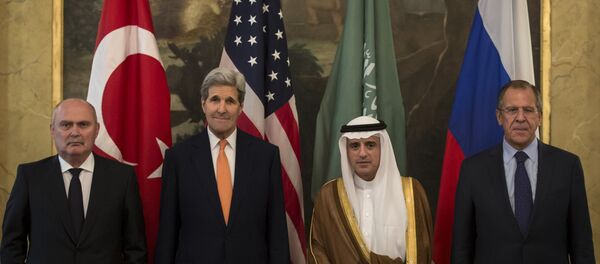 Chanceleres Feridun Sinirlioglu (Turquia), John Kerry (EUA), Adel Jubeir (Arábia Saudita) e Sergei Lavrov (Rússia) - Sputnik Brasil
