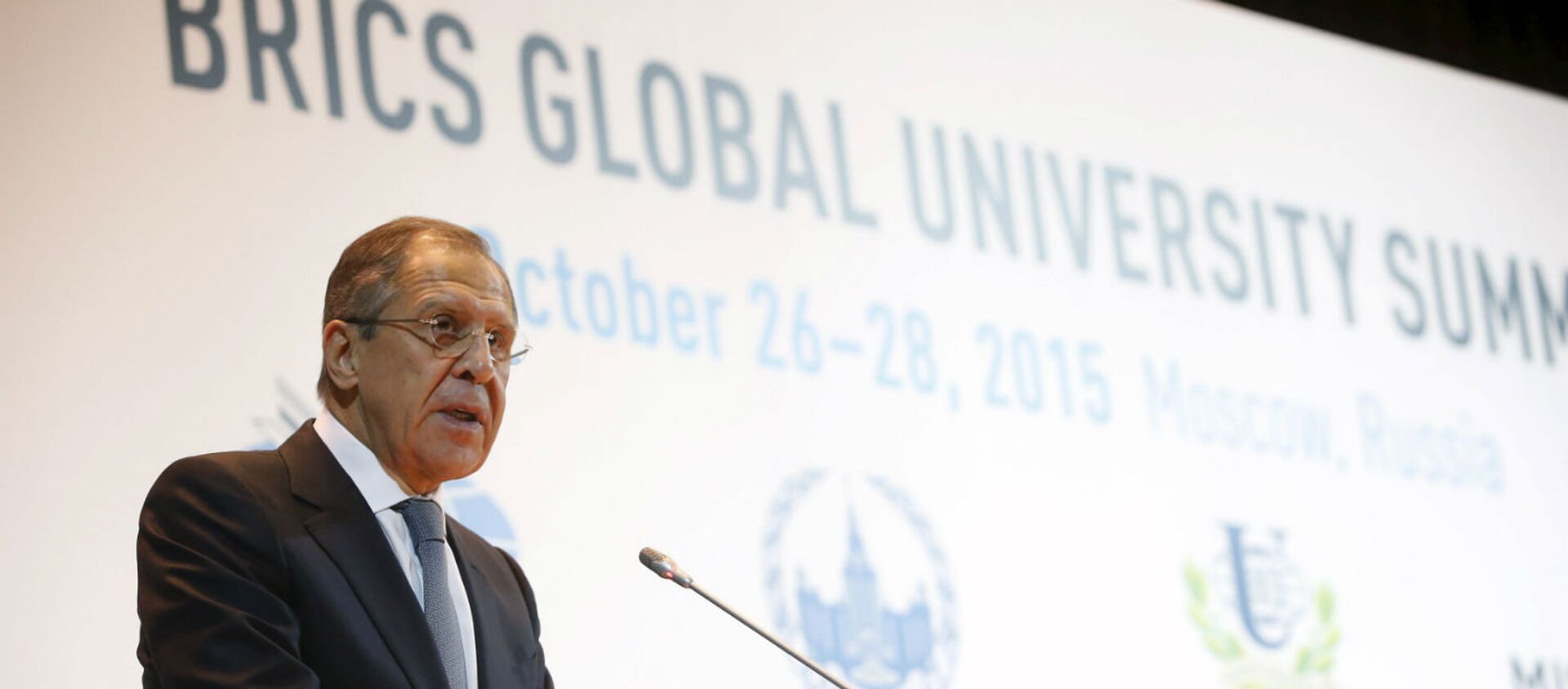 Sergei Lavrov, durante a Cúpula Global das Universidades dos BRICS. - Sputnik Brasil, 1920, 27.10.2015