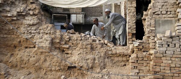 As consequências da destruição depois do terremoto no Paquistão - Sputnik Brasil