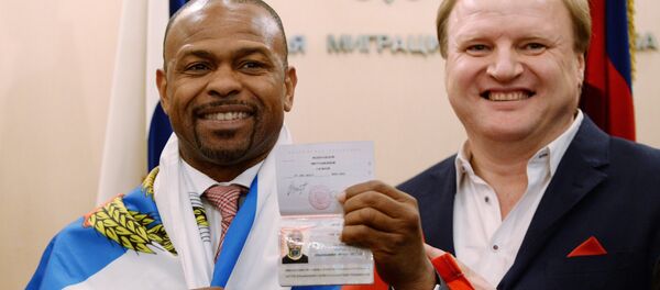 Roy Jones Jr. recebe passaporte russo - Sputnik Brasil