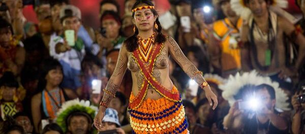 Mulheres de diversas etnias participam de desfile de beleza indígena durante os Jogos Mundiais dos Povos Indígenas em Tocantins - Sputnik Brasil