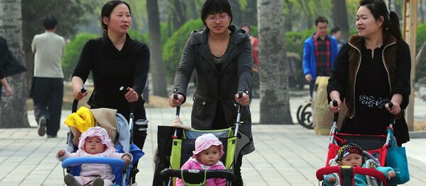 Mães chinesas levam seus filhos para passear. Mães chinesas levam seus filhos para passear. - Sputnik Brasil