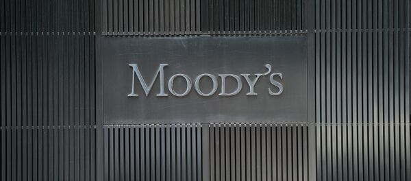 A sign for Moody's rating agency is displayed at the company headquarters in New York - Sputnik Brasil