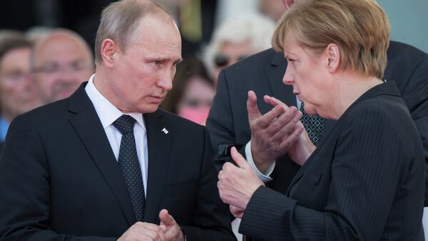 Vladimir Putin, Presidente da Rússia, e Angela Merkel, Chanceler da Alemanha - Sputnik Brasil