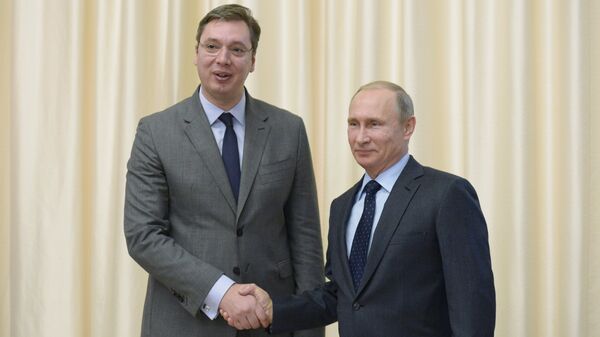 O presidente russo, Vladimir Putin e o primeiro-ministro sérvio, Aleksandar Vucic - Sputnik Brasil
