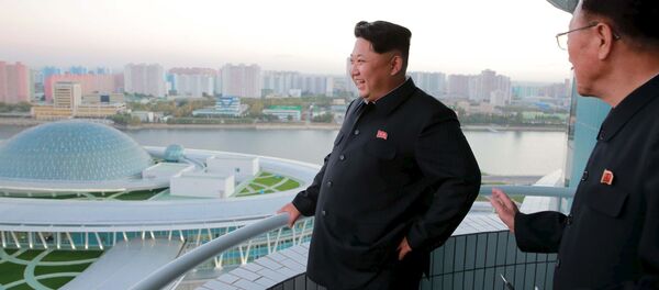 O líder norte-coreano Kim Jong Un visita o Centro da Ciência e Tecnologia em Pyongyang. - Sputnik Brasil