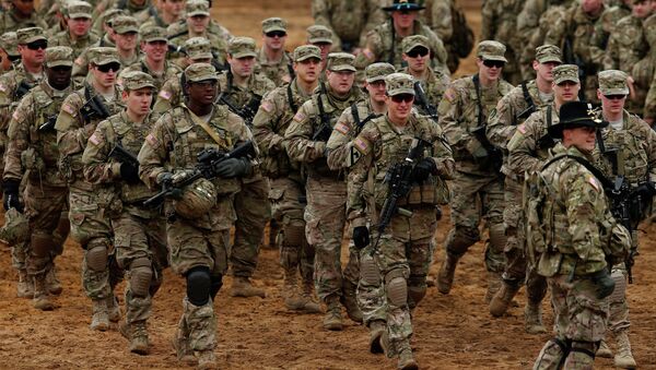 Members of the US Army B Company, 2nd Battalion, 8th Cavalry Regiment, 1st Brigade Combat Team, 1st Cavalry Division attend a military exercise 'Iron Sword 2014', at the Gaiziunu Training Range in Pabrade some 60km.(38 miles) north of the capital Vilnius, Lithuania - Sputnik Brasil