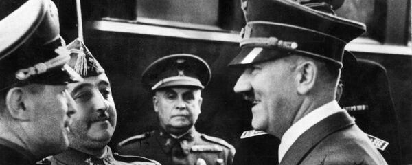 O líder da Alemanha nazista Adolf Hitler e o generalissimo Francisco Franco na fronteira franco-espanhola em 23 de outubro de 1940 O líder da Alemanha nazista Adolf Hitler e o generalissimo Francisco Franco na fronteira franco-espanhola em 23 de outubro de 1940 - Sputnik Brasil