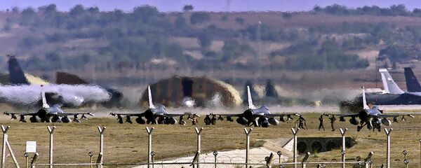 Caças F-16 dos EUA na base aérea de Incirlik - Sputnik Brasil