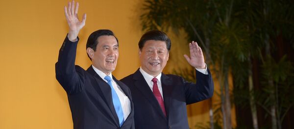 O presidente chinês Xi Jinping e chefe de Taiwan Ma Ying-jeou antes da reunião no hotel Shangrila em Singapura em 7 de novembro, 2015 - Sputnik Brasil