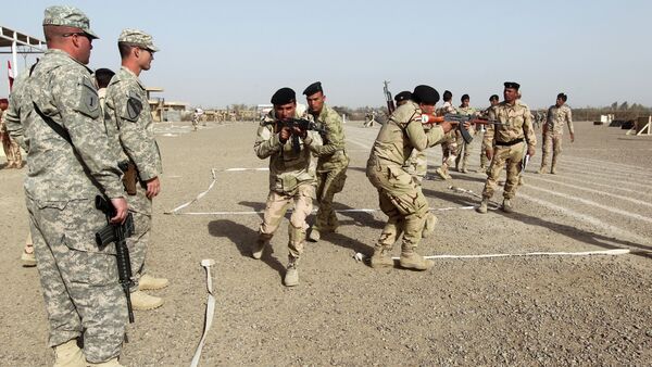 American and Iraqi trainers instruct Iraqi soldiers - Sputnik Brasil
