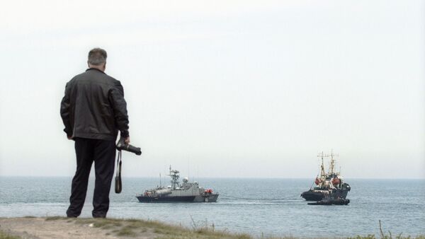 Os navios militares da Ucrânia deixam o porto marítimo - Sputnik Brasil