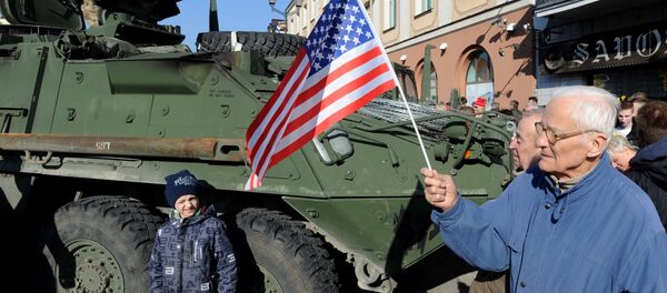 O veículo blindado norte-americano Stryker na Polônia, no âmbito dos exercícios militares dos EUA e OTAN Dragoon Ride O veículo blindado norte-americano Stryker na Polônia, no âmbito dos exercícios militares dos EUA e OTAN Dragoon Ride - Sputnik Brasil