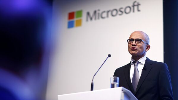 Microsoft CEO Satya Nadella holds a speech to present the companies new cloud strategy for Germany in Berlin - Sputnik Brasil