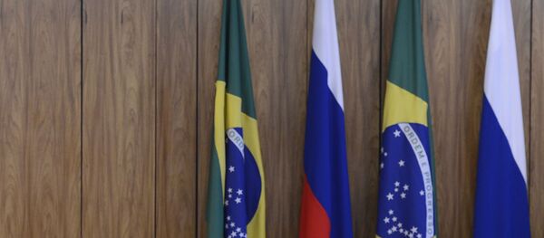 Bandeiras do Brasil e da Rússia - Sputnik Brasil