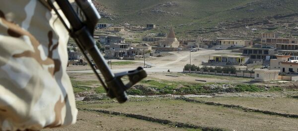 Combatente yazidi em Sinjar, norte do Iraque - Sputnik Brasil