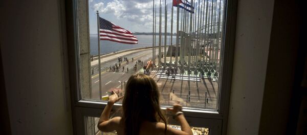 Bandeiras dos EUA e Cuba - Sputnik Brasil