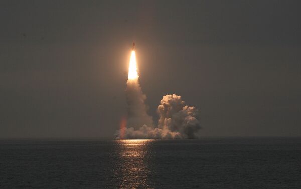 Lançamento de um míssil Bulava - Sputnik Brasil