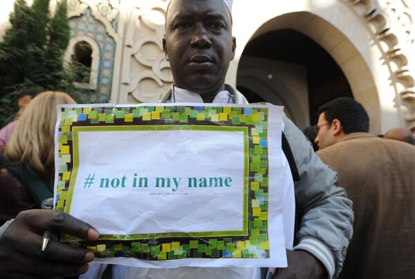 França quer combater ódio on-line e apresenta projeto contra 'islamismo radical' - Sputnik Brasil