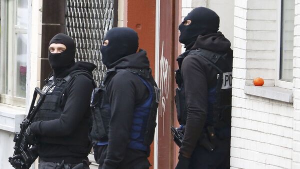 Polícia belga realiza operação em conexão com ataques em Paris, na França. - Sputnik Brasil