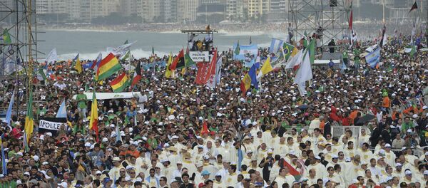 Quase quatro milhões de pessoas estiveram na Praia de Copacabana para a Missa de Envio da Jornada Mundial da Juventude 2013. - Sputnik Brasil