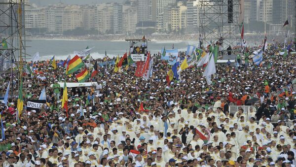 Quase quatro milhões de pessoas estiveram na Praia de Copacabana para a Missa de Envio da Jornada Mundial da Juventude 2013. - Sputnik Brasil