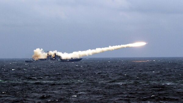 Navio russo efetua lançamento de mísseis de cruzeiro (foto de arquivo) - Sputnik Brasil