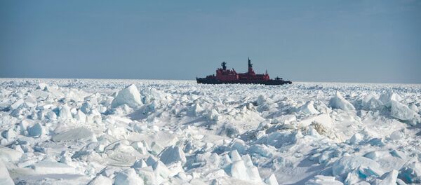 Quebra-gelo Yamal durante exploração ártica no mar de Kara - Sputnik Brasil