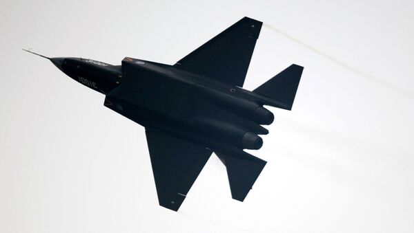 A Chinese J-31 stealth fighter performs at the Airshow China 2014 in Zhuhai, south China's Guangdong province on November 11, 2014 - Sputnik Brasil