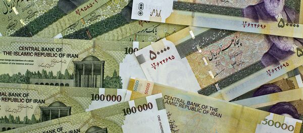 Notas de 50 mil e 100 mil riais iranianos - Sputnik Brasil