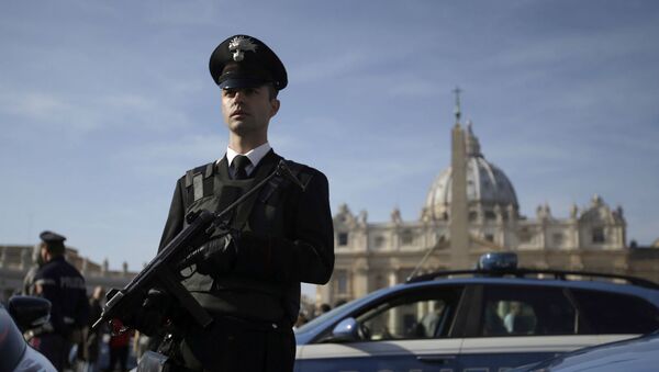 Um policial italiano no seu posto em Roma (foto de arquivo) - Sputnik Brasil