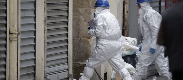 Peritos da polícia francesa no subúrbio Saint-Dénis - Sputnik Brasil