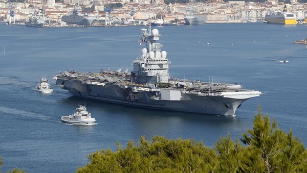 France's nuclear-powered aircraft carrier Charles de Gaulle leaves its home port of Toulon, southern France, Wednesday, Nov.18, 2015. - Sputnik Brasil