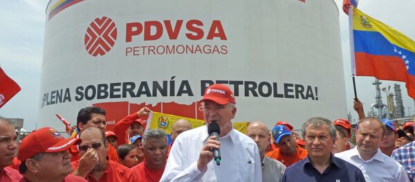 O então presidente da PDVSA, Rafael Ramírez, e o seu colega da russa Rosneft, Igor Sechin, em 2013, durante a visita do último à Venezuela - Sputnik Brasil