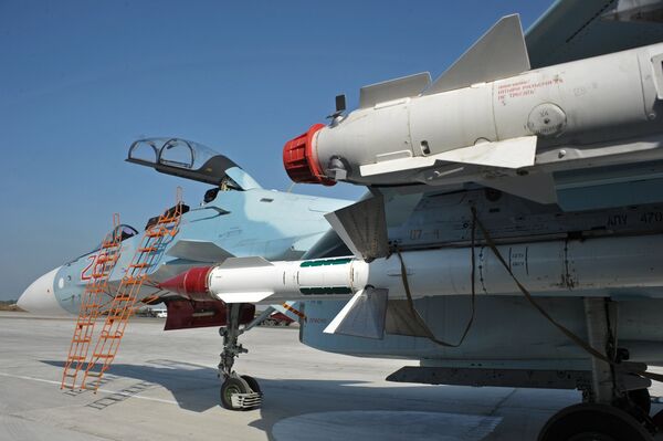 Caça russo Su-30SM na base aérea de Hmeymim - Sputnik Brasil
