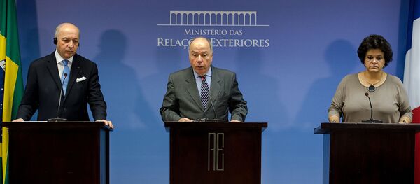 O ministro de Assuntos Exteriores e do Desenvolvimento Internacional da França, Laurent Fabius, o ministro das Relações Exteriores do Brasil, Mauro Vieira, e a ministra do Meio Ambiente do Brasil, Izabella Teixeira. - Sputnik Brasil