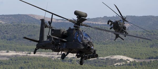 Helicópteros AH-64 Apache nos exercícios militares Trident Juncture 2015, da OTAN Helicópteros AH-64 Apache nos exercícios militares Trident Juncture 2015, da OTAN - Sputnik Brasil