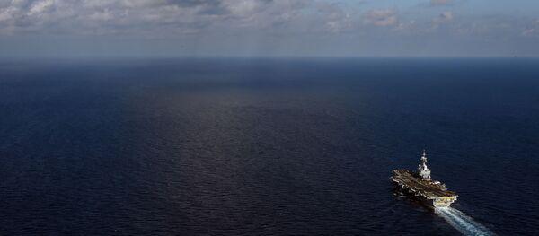 O porta-aviões francês Charles de Gaulle no Mar Mediterrâneo - Sputnik Brasil