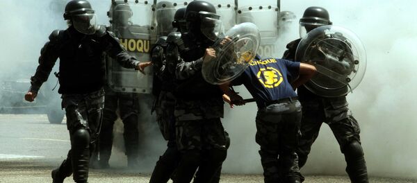 Treinamento de Equipes da Companhia Republicana de Segurança da Polícia Nacional Francesa e do Batalhão de Polícia de Choque da Polícia Militar Treinamento de Equipes da Companhia Republicana de Segurança da Polícia Nacional Francesa e do Batalhão de Polícia de Choque da Polícia Militar - Sputnik Brasil