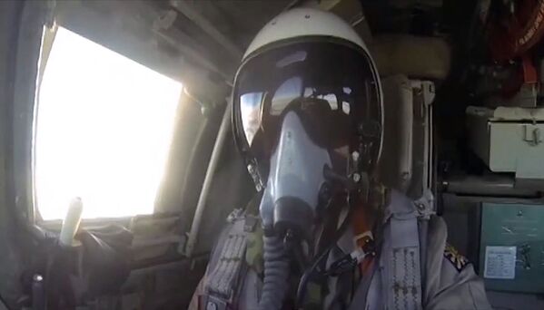 Piloto das Forças Aeroespaciais da Rússia em missão contra EI na Síria - Sputnik Brasil