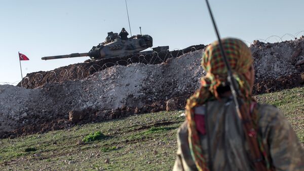 Tanque turco durante incursão militar na Síria em fevereiro de 2015 - Sputnik Brasil