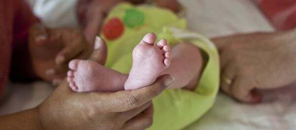 Bebê recém-nascido - Sputnik Brasil