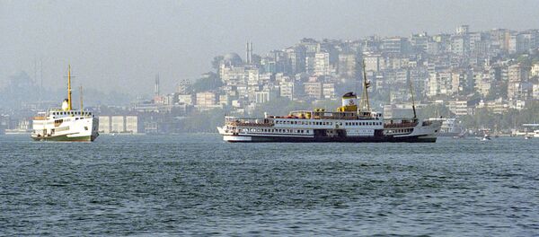 Vista pelos estreitos do mar Negro Bósforo e Dardanelos em Istambul, Turquia Vista pelos estreitos do mar Negro Bósforo e Dardanelos em Istambul, Turquia - Sputnik Brasil