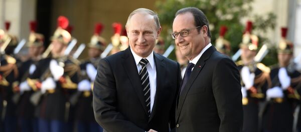 O presidente russo, Vladimir Putin, e o presidente francês, François Hollande - Sputnik Brasil