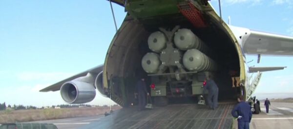 Síria: Veja o momento da chegada dos S-400 à província síria de Latakia - Sputnik Brasil