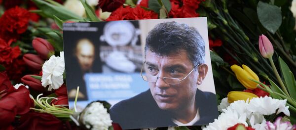 Flores depositadas no local de assassinato de Boris Nemtsov - Sputnik Brasil